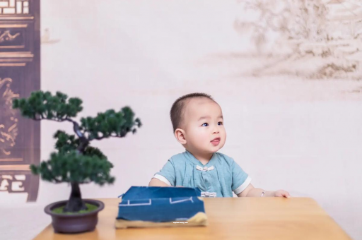 德宏宝宝半夜吐了怎么回事 德宏宝宝半夜吐了怎么回事